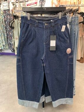 Risen dark denim pleated barrel jean with detail bottom